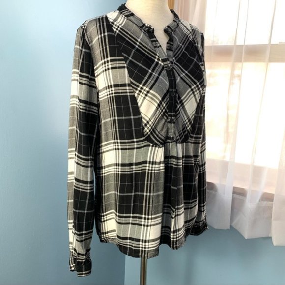 Lucky Brand Black and White Plaid Popover Top - Picture 5 of 5